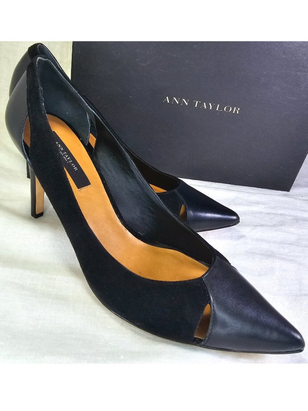 Ann Taylor Katlin 3.5” Stiletto Heel Cutout Scarpin Slip On Suede Pumps 8M